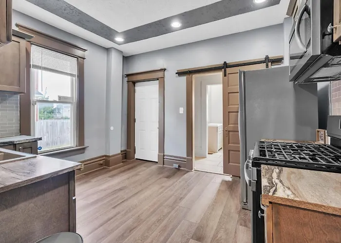 Modern Home, 8 Min To Airport And 5 Min To Osu Сasa de vacaciones Columbus