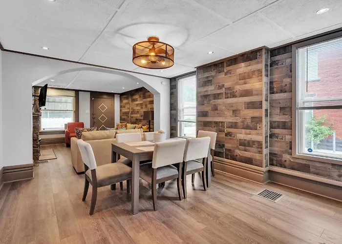 Modern Home, 8 Min To Airport And 5 Min To Osu Сasa de vacaciones Columbus
