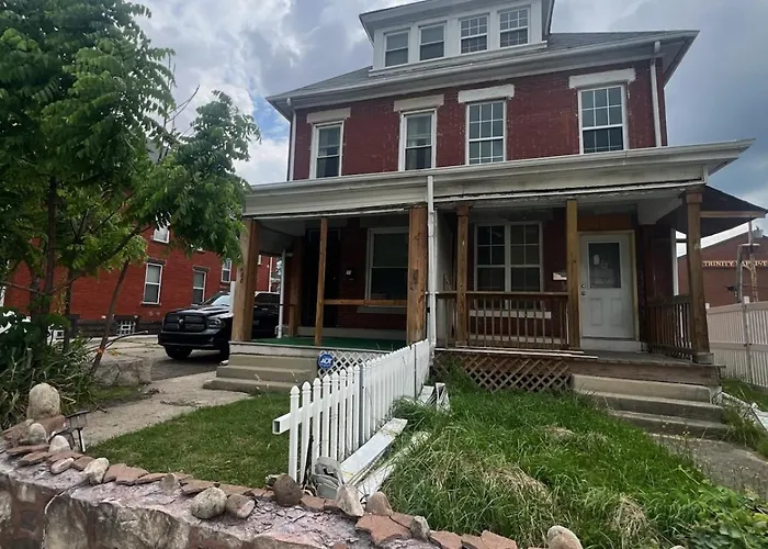 Modern Home, 8 Min To Airport And 5 Min To Osu Сasa de vacaciones Columbus
